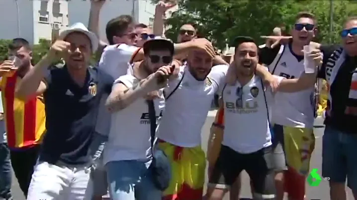 La afición del Valencia, ilusionada con la Copa del Rey: "¡Sí se puede, sí se puede!"