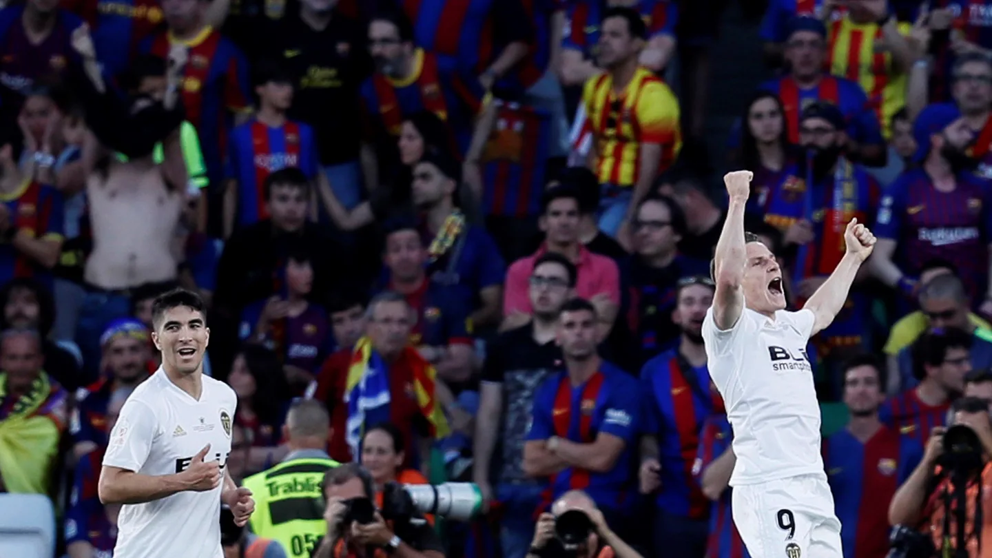 Gameiro celebra su gol ante el Barcelona Gameiro celebra su gol ante el Barcelona
