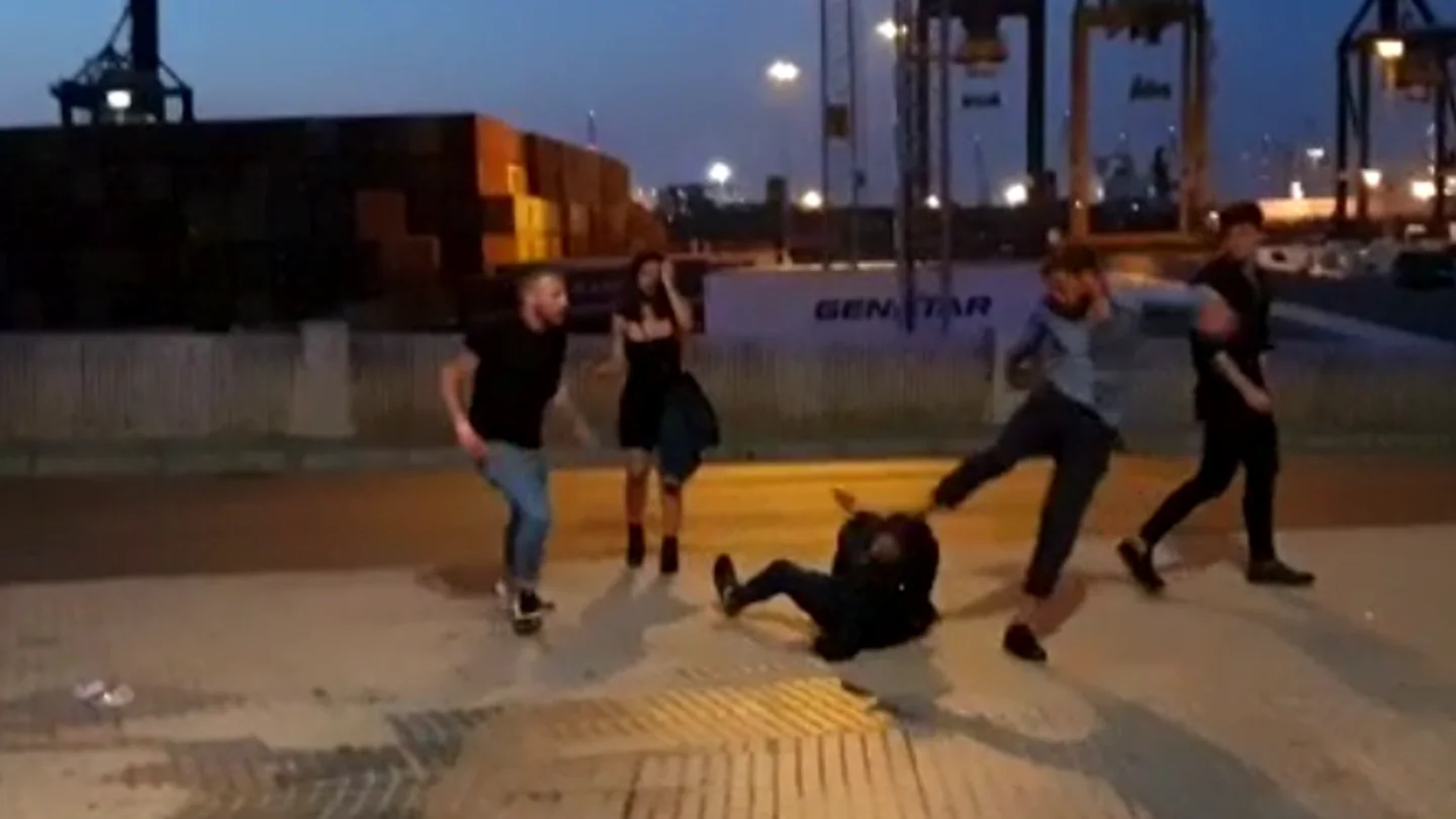 Imagen de la brutal patada que recibió en la cabeza Imagen de la brutal patada que recibió en la cabeza