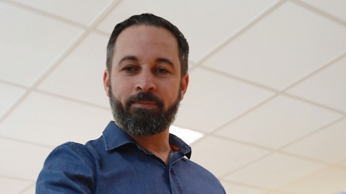 El l&iacute;der de Vox Santiago Abascal, ejerce su dereccho al voto