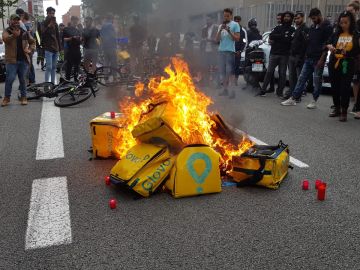 Prenden fuego a las mochilas de Glovo Prenden fuego a las mochilas de Glovo