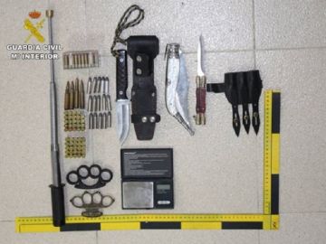 Detienen a dos hombres por un robo violento y encuentran en su casa un cultivo de marihuana y armas Detienen a dos hombres por un robo violento y encuentran en su casa un cultivo de marihuana y armas