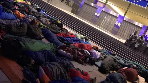 Los jóvenes que han acampado en la Eurocámara Los jóvenes que han acampado en la Eurocámara
