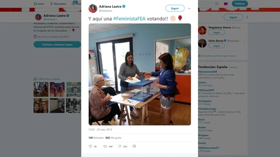 Adriana Lastra votando Adriana Lastra votando