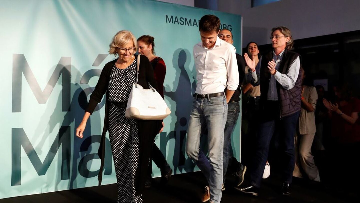 &Iacute;&ntilde;igo Errej&oacute;n junto a Manuela Carmena
