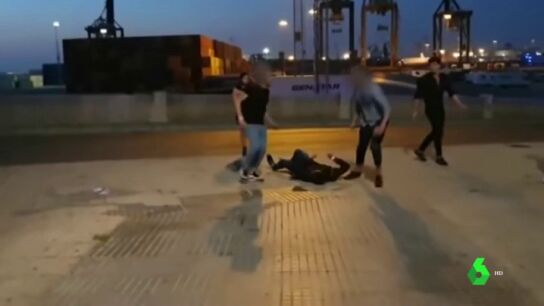 El joven que sufri&oacute; una brutal paliza en C&aacute;diz contin&uacute;a hospitalizado, pero fuera de peligro