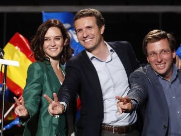 Los populares celebran los resultados Los populares celebran los resultados