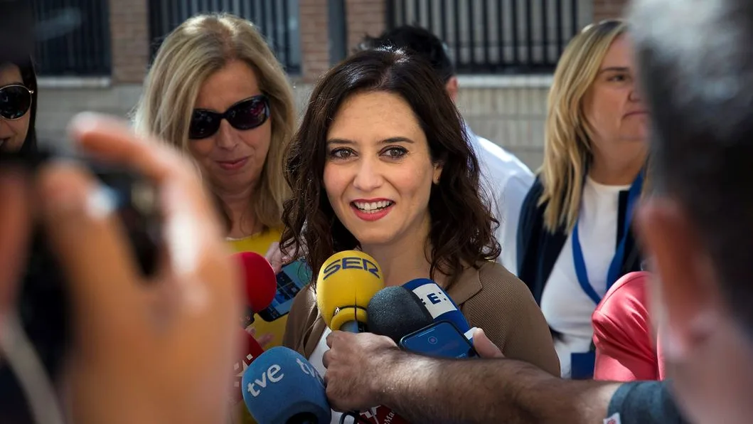 Isabel Díaz Ayuso ante los medios