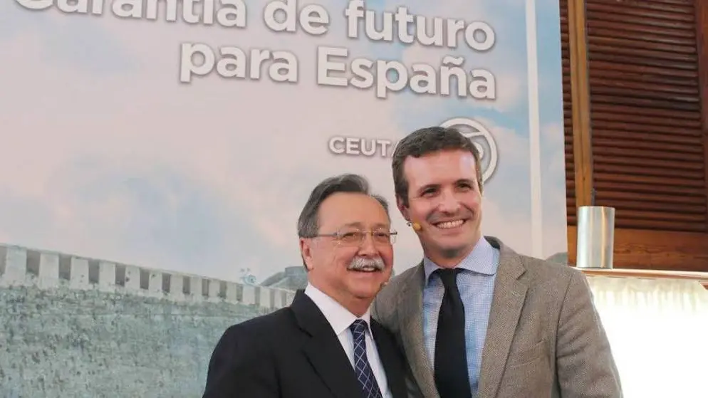 Juan Jesús Vivas junto a Pablo Casado