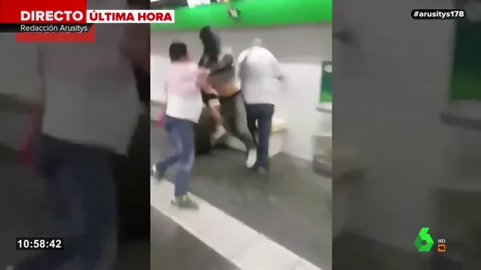 Agresión a un carterista en el Metro de Barcelona Agresión a un carterista en el Metro de Barcelona