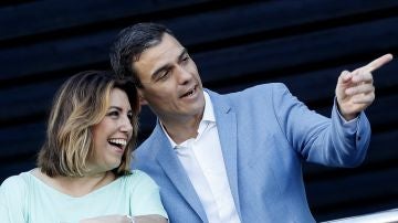 Pedro Sánchez, junto a la secretaria general del PSOE andaluz, Susana Díaz