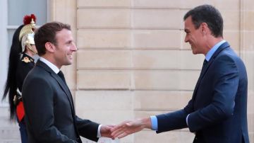 Emmanuel Macron recibe a Pedro Sánchez en París 