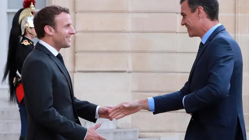 Emmanuel Macron recibe a Pedro Sánchez en París 