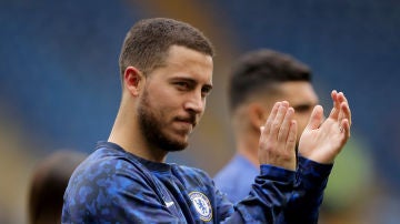 Eden Hazard aplaude a los aficionados