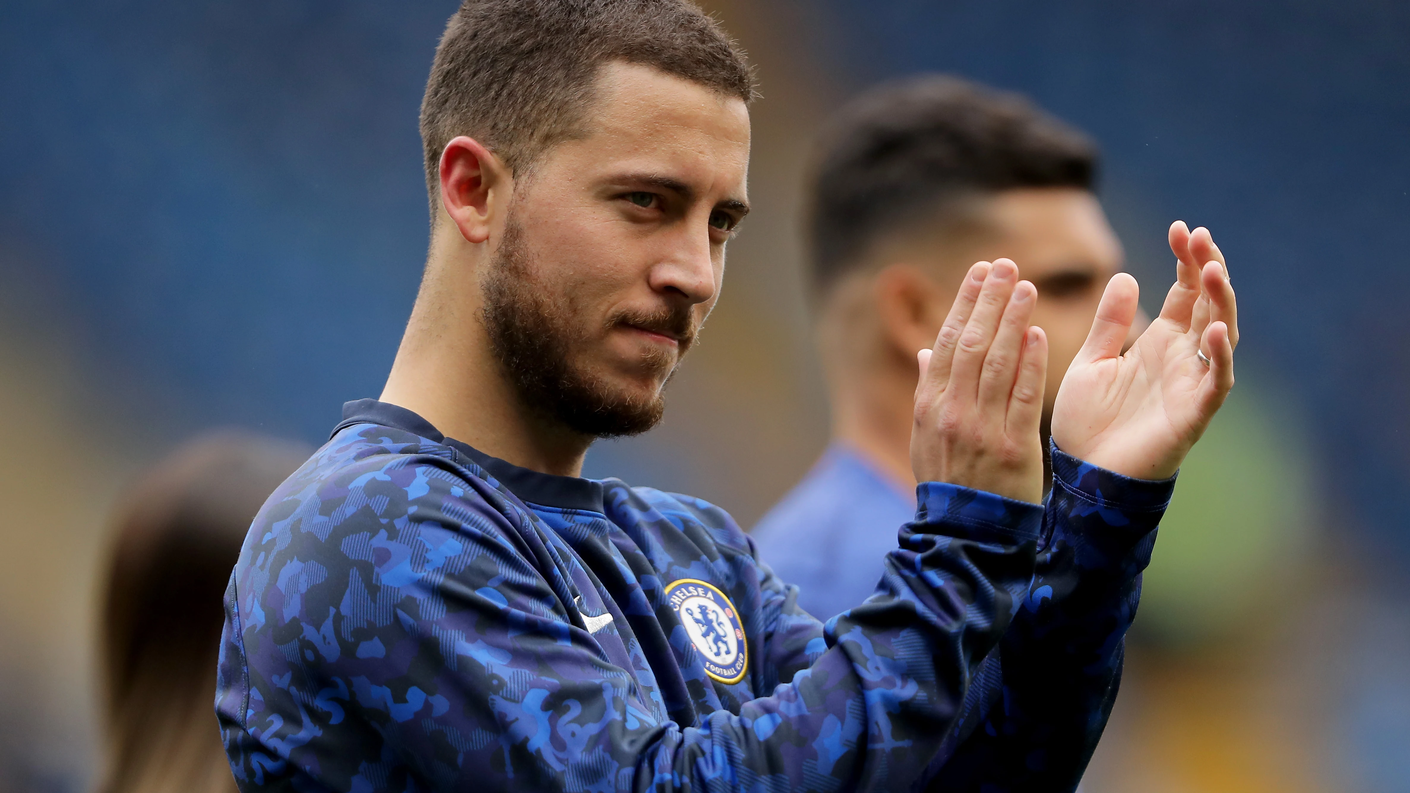 Eden Hazard aplaude a los aficionados