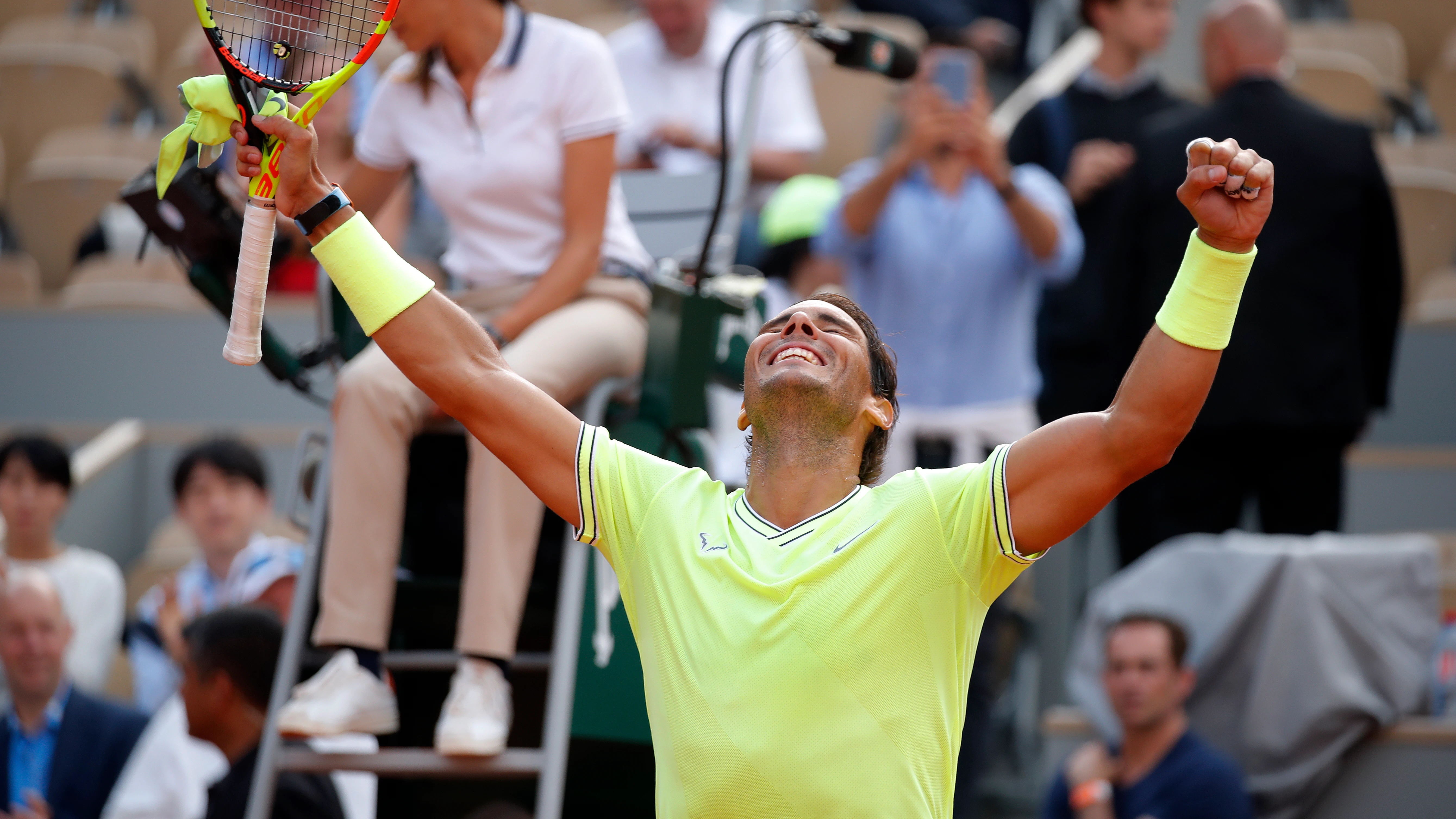 Rafa Nadal celebra su victoria sobre Nishikori en Roland Garros