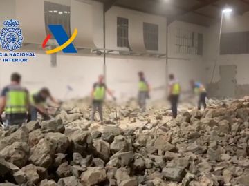 La Guardia Civil interviene una tonelada de cocaína escondida en el interior de falsas piedras La Guardia Civil interviene una tonelada de cocaína escondida en el interior de falsas piedras