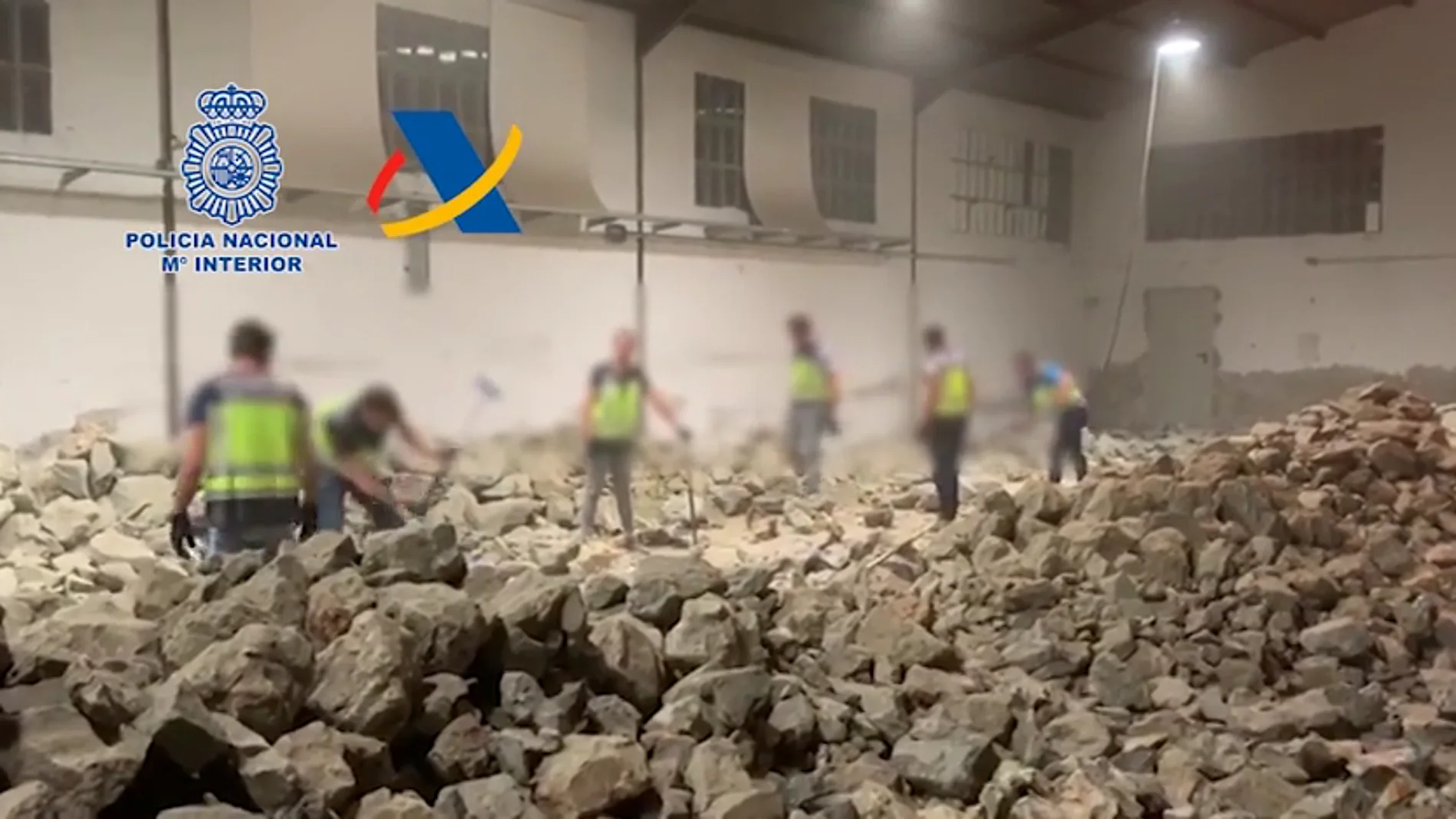 La Guardia Civil interviene una tonelada de cocaína escondida en el interior de falsas piedras 