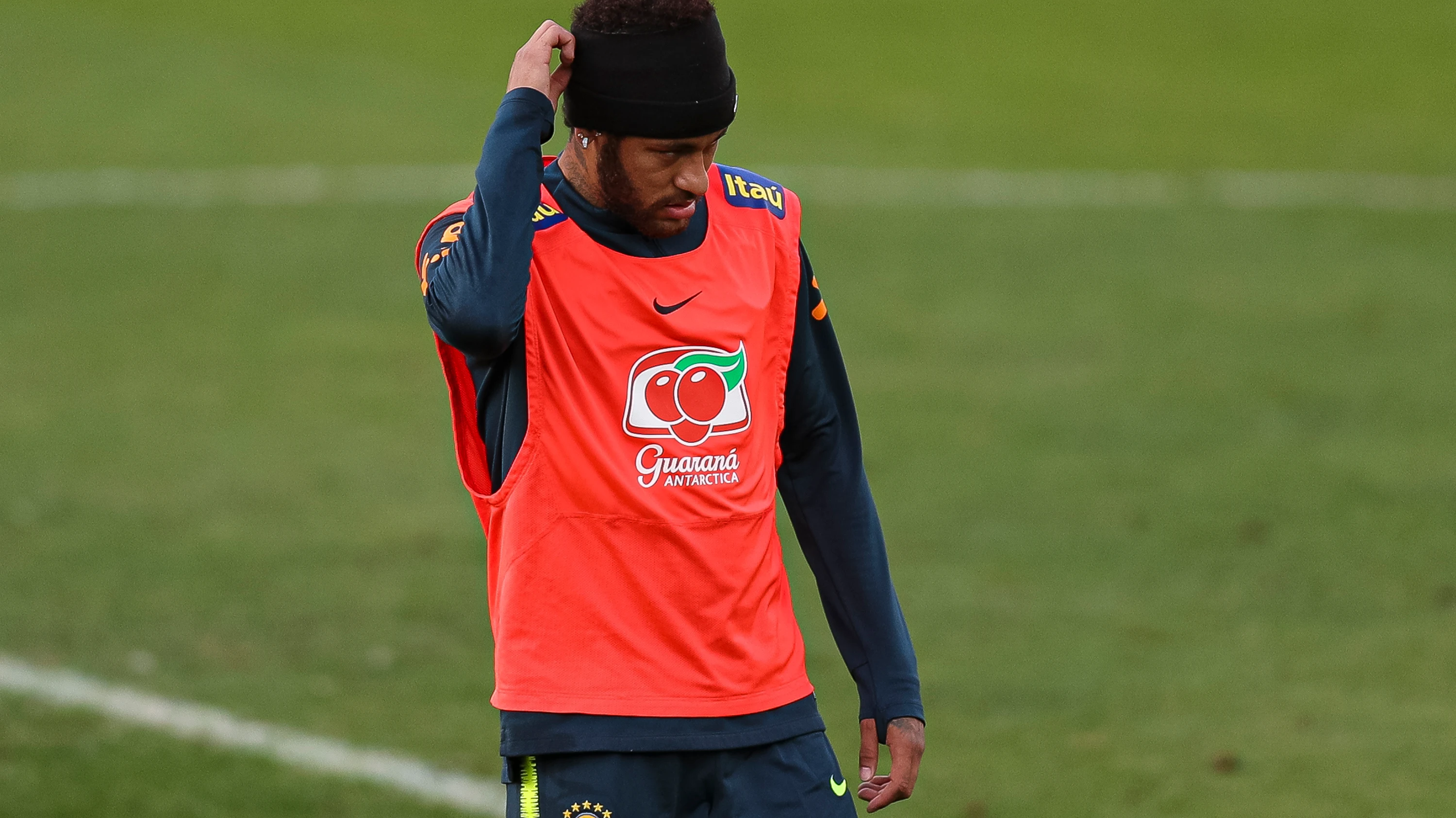 Neymar, durante un entrenamiento con Brasil