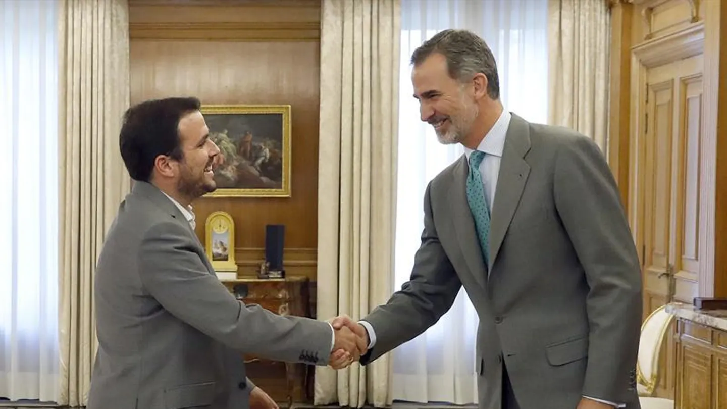 Garzón saluda al rey en Zarzuela Garzón saluda al rey en Zarzuela