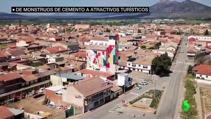 'Titanes': grafiteros y personas con discapacidad dan vida a los grises muros de los pueblos de Ciudad Real