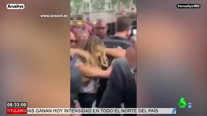 Miley Cyrus, acosada por un fan en Barcelona