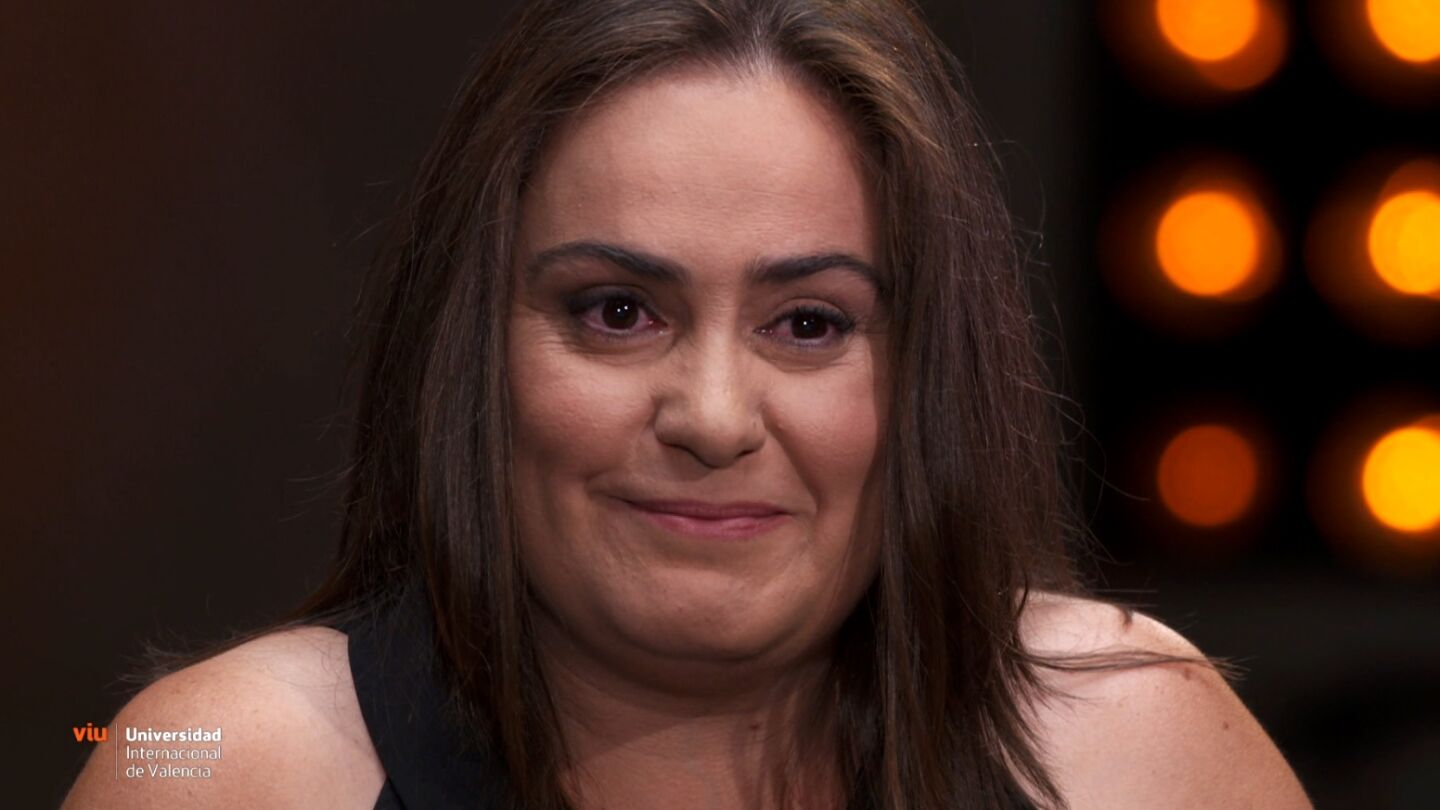 Helena Resano entrevista a Mercedes, profesora de una escuela rural en Neveces