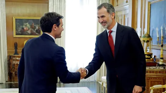 El rey se reúne con Albert Rivera en Zarzuela El rey se reúne con Albert Rivera en Zarzuela