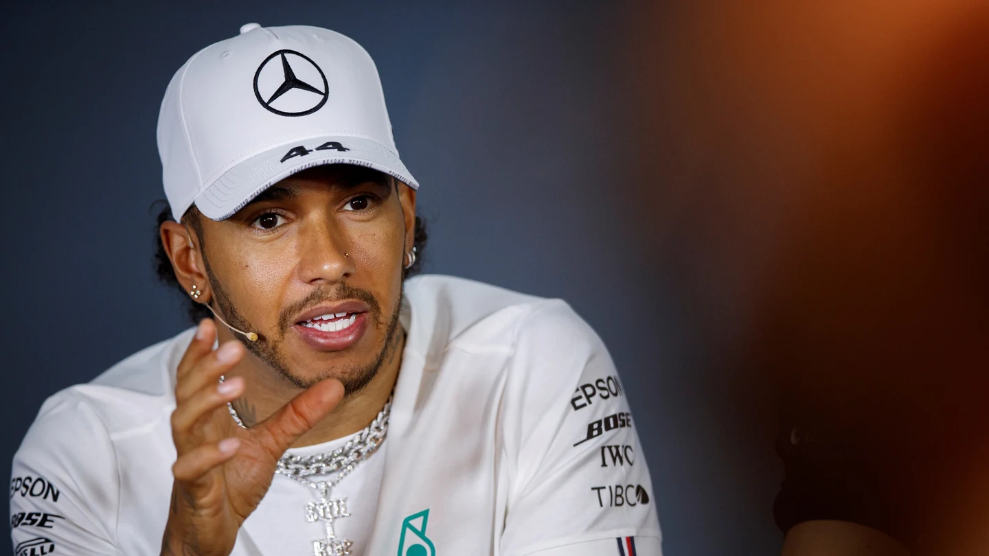 Lewis Hamilton habla con los medios Lewis Hamilton habla con los medios