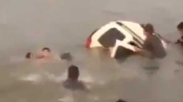 Momento en el que rescatan al pequeño
