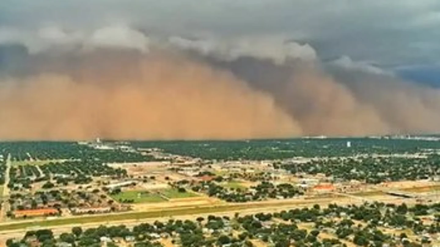 Impresionante tormenta de arena cubre la ciudad de Lubbock, Texas Impresionante tormenta de arena cubre la ciudad de Lubbock, Texas