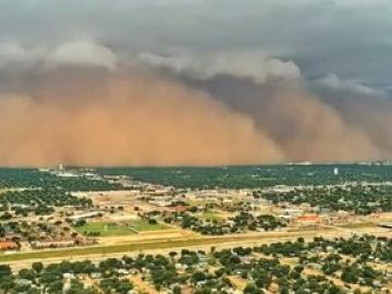 Impresionante tormenta de arena cubre la ciudad de Lubbock, Texas Impresionante tormenta de arena cubre la ciudad de Lubbock, Texas