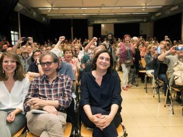 Ada Colau junto a los números dos y tres de los comuns, Joan Subirats y Janet Sanz Ada Colau junto a los números dos y tres de los comuns, Joan Subirats y Janet Sanz
