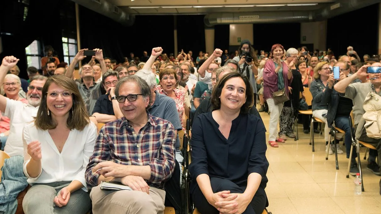 Ada Colau junto a los números dos y tres de los comuns, Joan Subirats y Janet Sanz