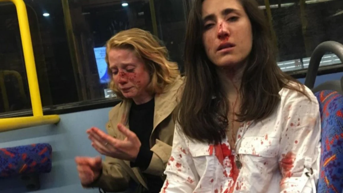 Las dos jóvenes agredidas en un autobús de Londres