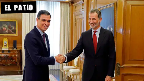 Pedro Sánchez al llegar a la consulta con el rey El patio