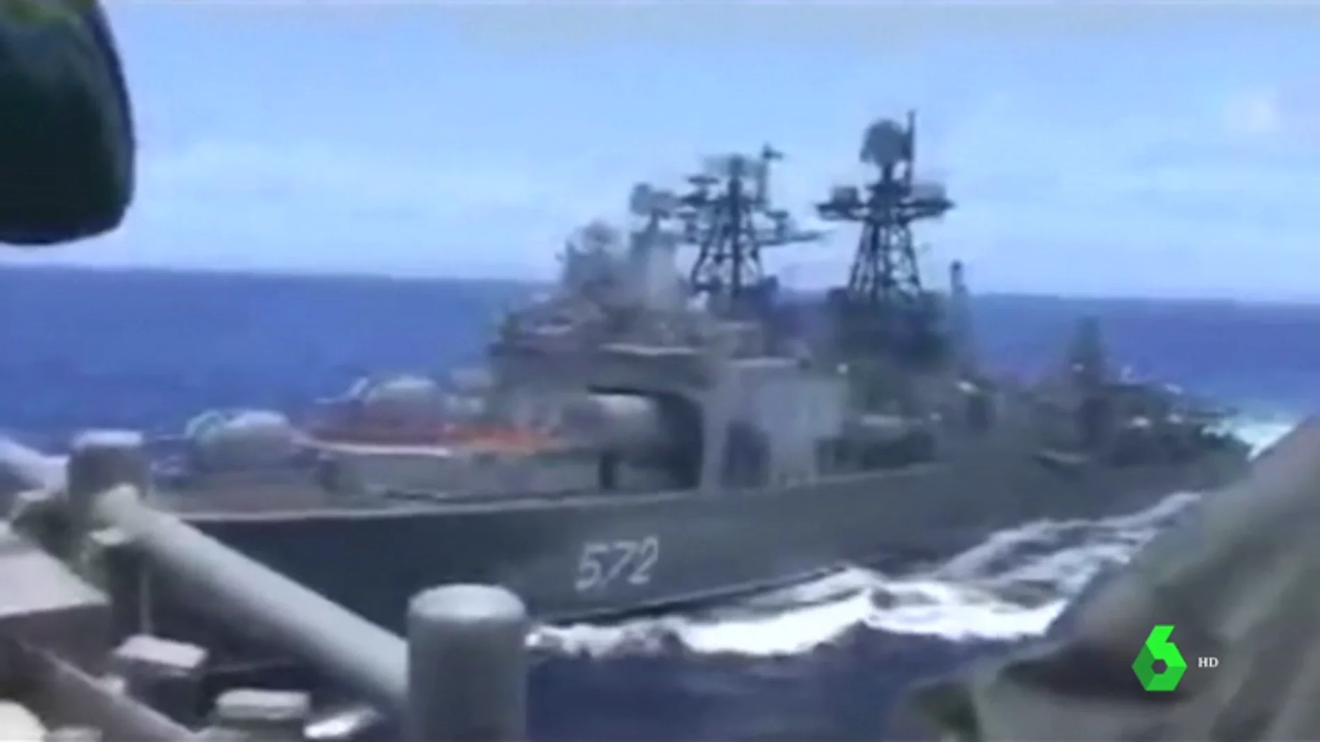 imagen del encontronazo entre un buque de EEUU y uno de Rusia