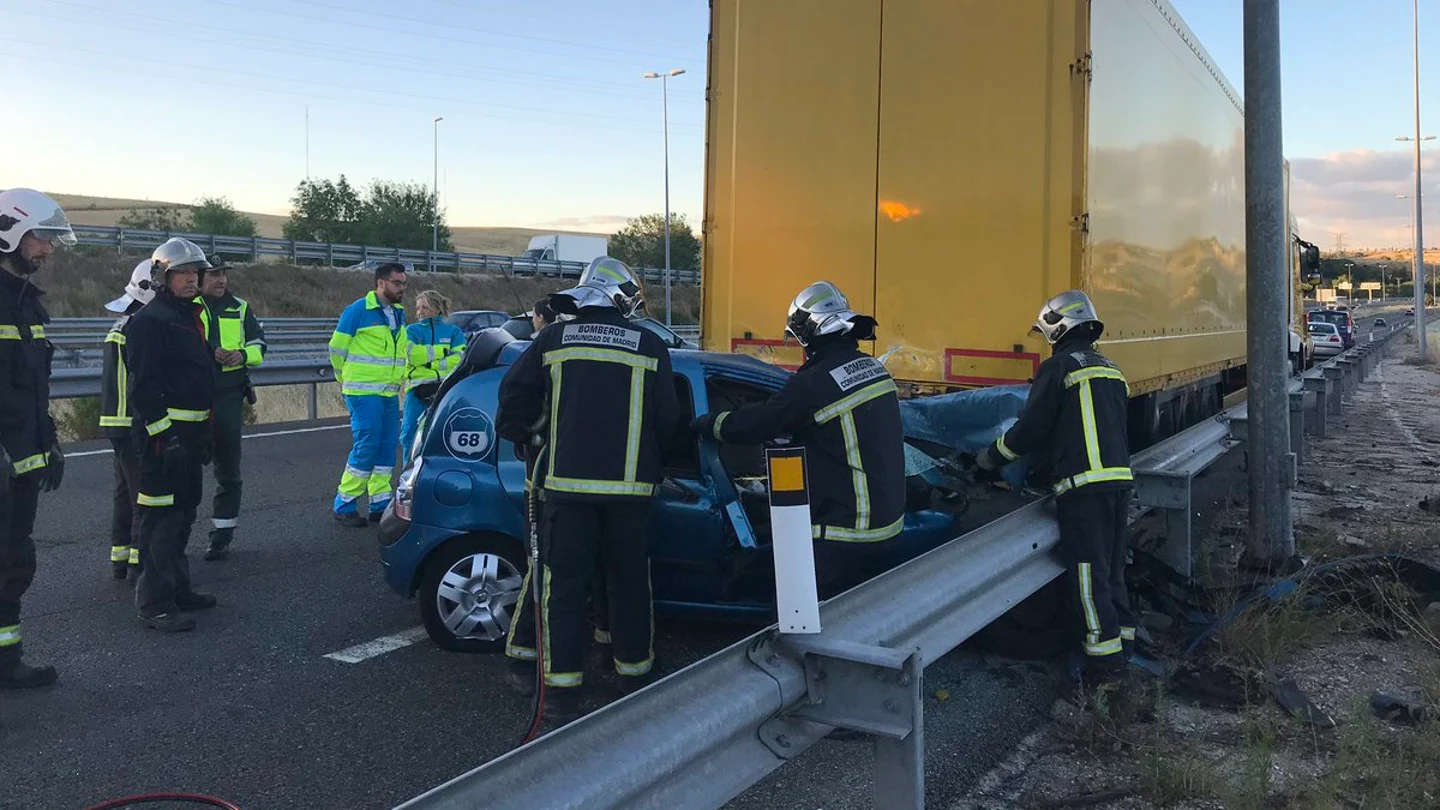 La víctima conducía uno de los coches que ha colisionado contra un camión La víctima conducía uno de los coches que ha colisionado contra un camión