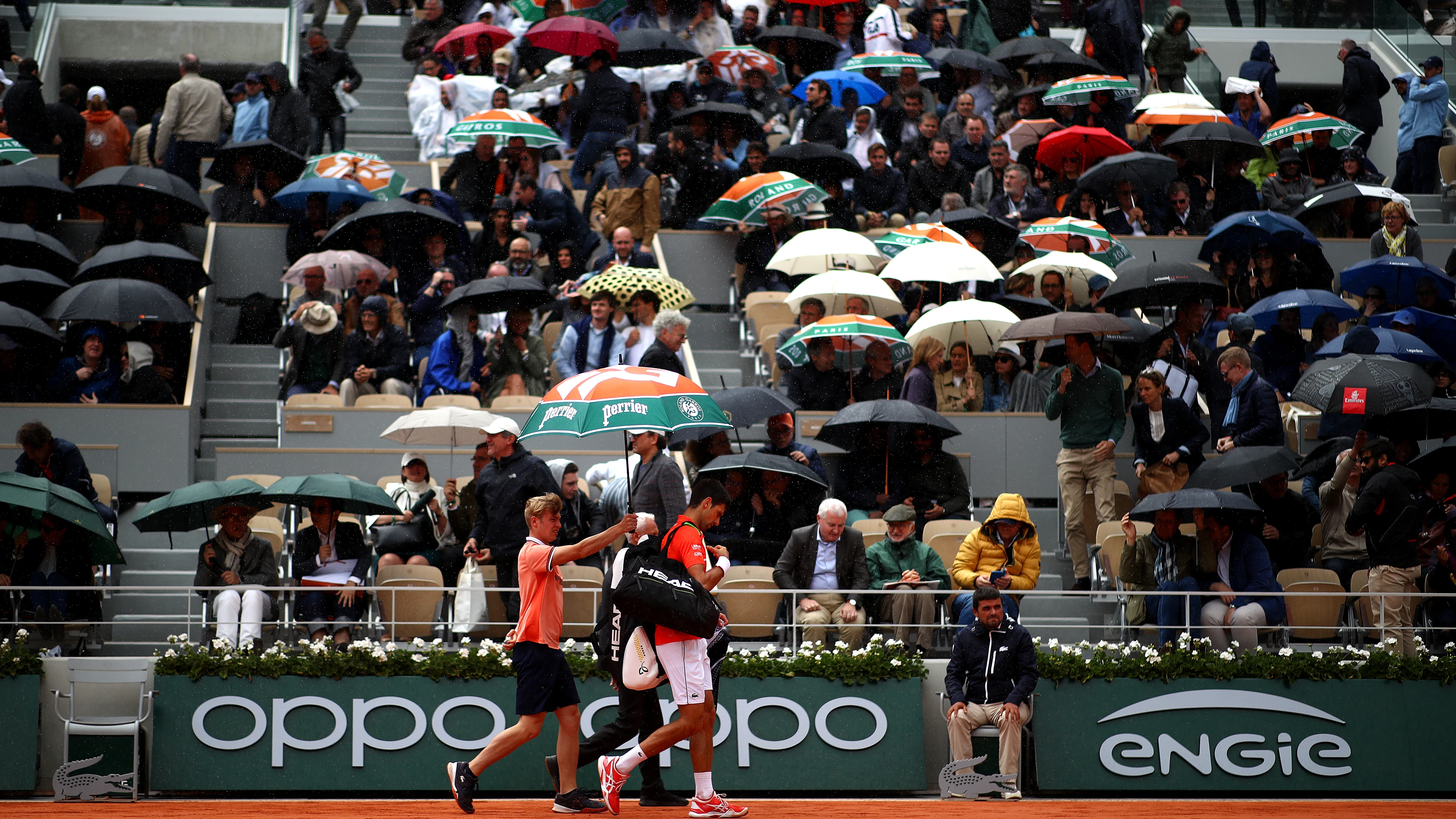 Djokovic se retira de la pista de Roland Garros