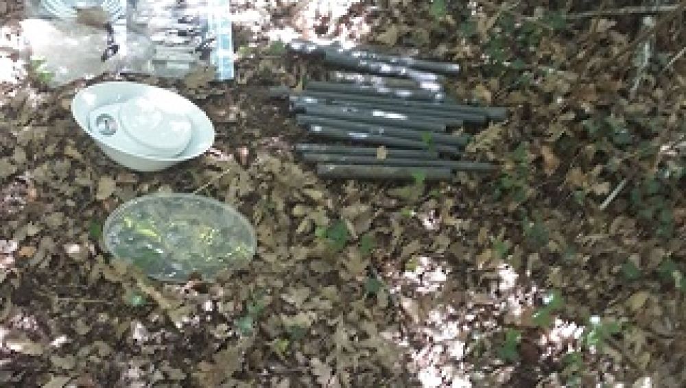 Imagen del material explosivo encontrado en un zulo en Álava