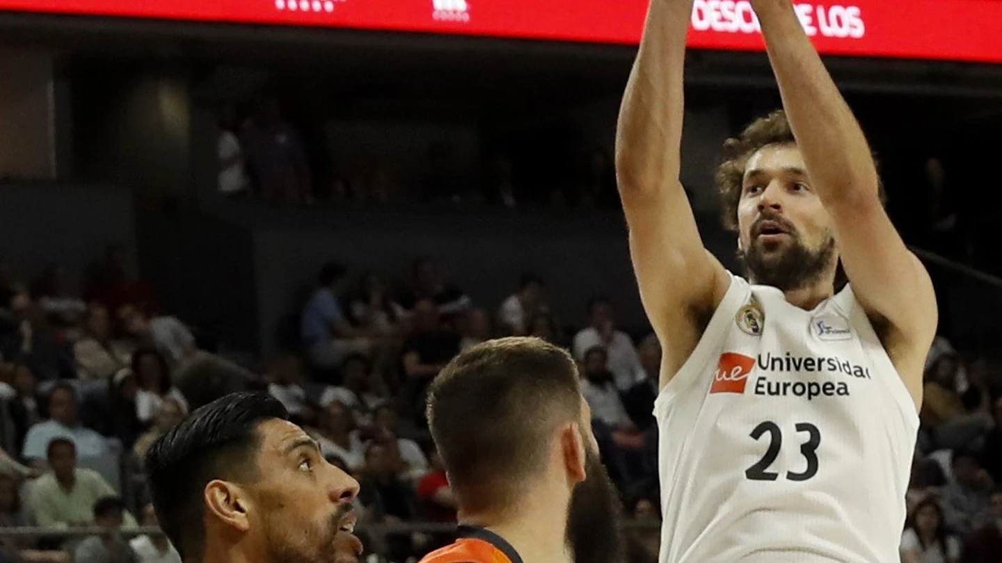 Llull lanza a canasta en el partido del Real Madrid Llull lanza a canasta en el partido del Real Madrid