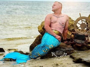 Marine de EEUU disfrazado de sirena Marine de EEUU disfrazado de sirena