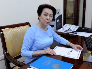 Daniya Yespáyeva en su despacho Daniya Yespáyeva en su despacho