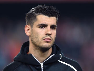 Álvaro Morata, antes de comenzar un partido de fútbol Álvaro Morata, antes de comenzar un partido de fútbol