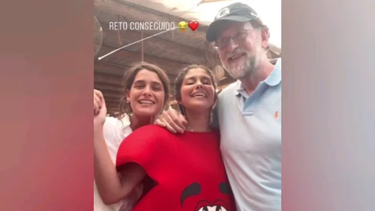 Mariano Rajoy participa en una de las "pruebas" de la despedida de soltera de Marta Pombo y María García de Jaime Mariano Rajoy participa en una de las "pruebas" de la despedida de soltera de Marta Pombo y María García de Jaime