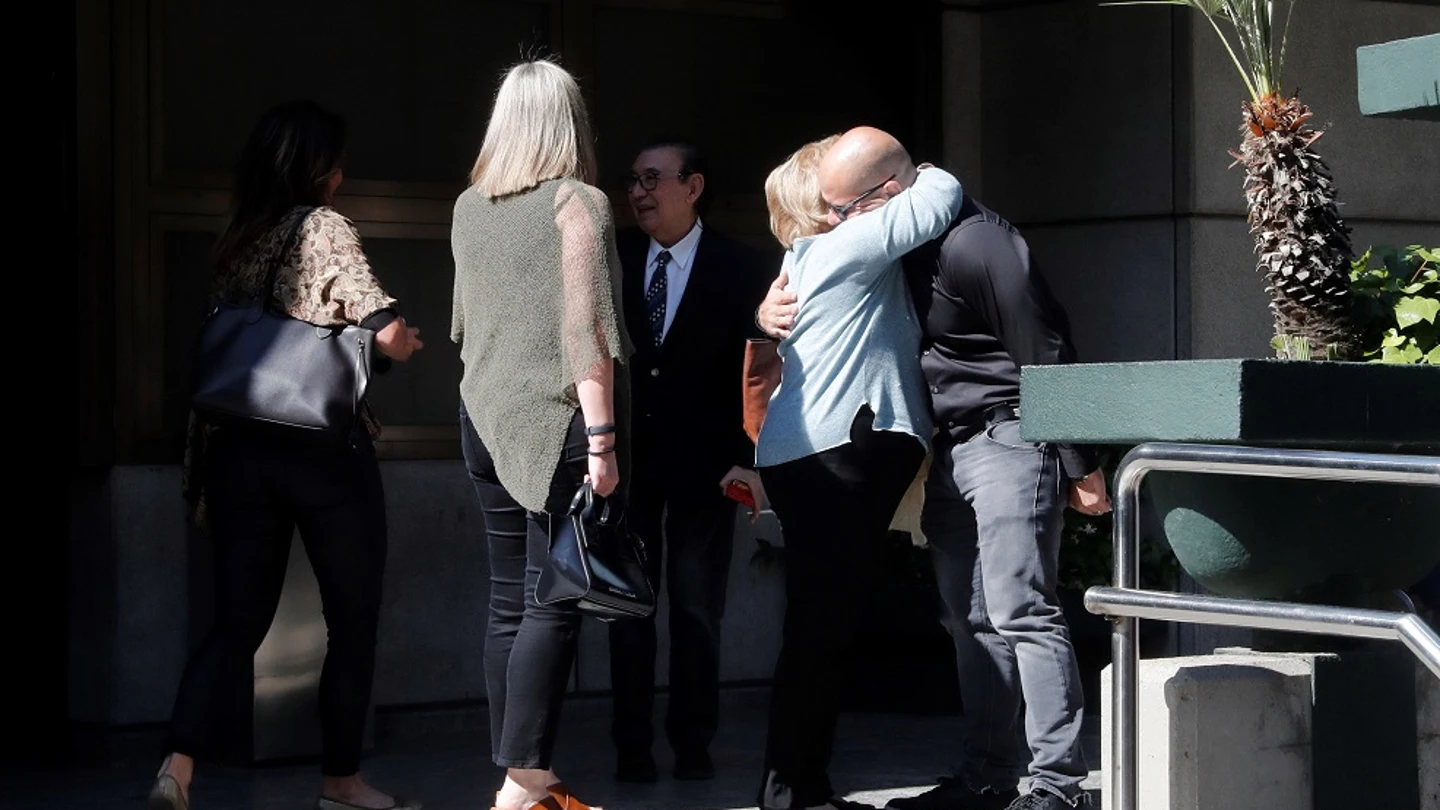 El hijo de Chicho Ibáñez a su llegada al tanatorio en el que está instalada la capilla ardiente del cineasta El hijo de Chicho Ibáñez a su llegada al tanatorio en el que está instalada la capilla ardiente del cineasta