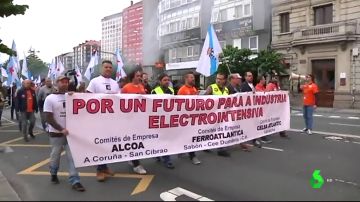 Multitudinaria protesta en A Coruña de las empresas siderúrgicas ante la imposibilidad de pagar la factura eléctrica