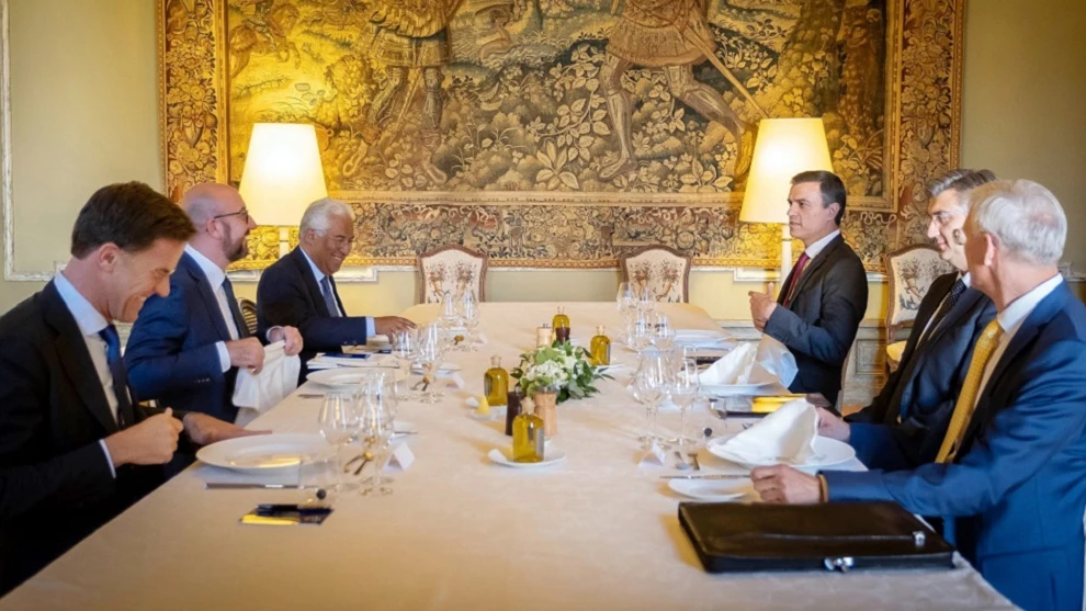 Imagen de la reunión informal que mantuvo Sánchez Sánchez en Bruselas para avanzar en el reparto de cargos de la UE