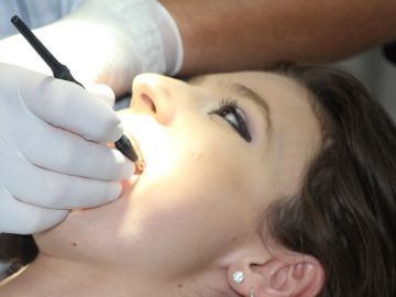 Mujer en la consulta del dentista Mujer en la consulta del dentista