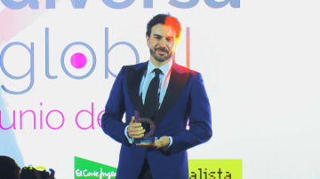 Alberto Herrera recoge el premio 'Diversia de Comunicación 2019'